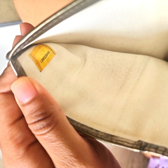 CHANEL GAMAGUCHI GOLD FOLIO WALLET - Picture 4 of 7